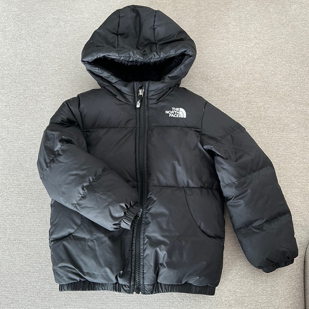 Kids north face winter coat. 4T. Hooded.